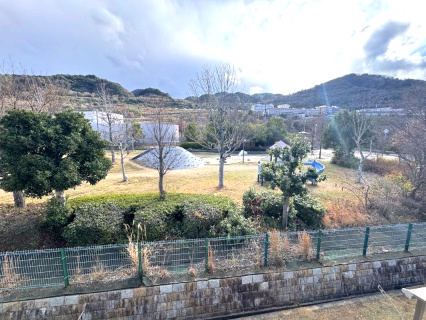 阪南市桃の木台７丁目　中古戸建の展望|公園が目の前に広がり、開放感あふれる住環境
遮るものがなく、明るく見晴らしの良いロケーション