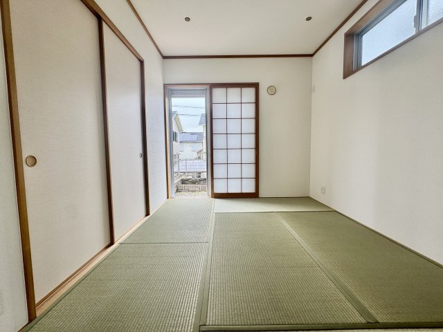 阪南市桃の木台７丁目　中古戸建の和室|明るく落ち着きのある和室空間