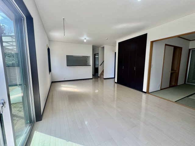 阪南市桃の木台７丁目　中古戸建の居間・リビング|中古住宅購入からリフォームまで、スムーズにご相談いただけます。お気軽にご相談ください。