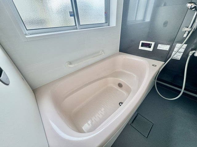 阪南市桃の木台７丁目　中古戸建の浴室|浴室暖房乾燥機付きバスルーム。　雨の日でもお洗濯に困らないお風呂です