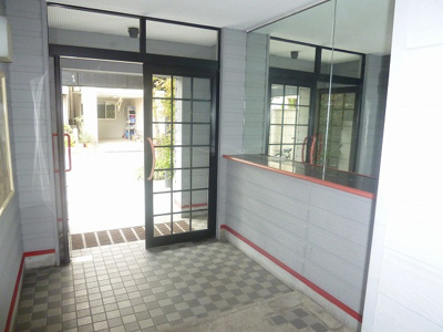【エントランス】 | フィノ八番館 | マンション玄関もきれいです
