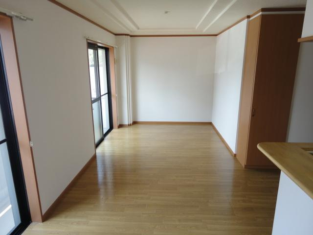 【居間・リビング】 | ヴィレッジ名草 | リビング