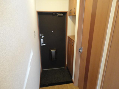 【玄関】 | ヴィレッジ名草 | 玄関