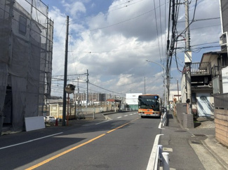 【前面道路含む現地写真】 | 横浜市戸塚区上倉田町　全1棟 | 前面道路