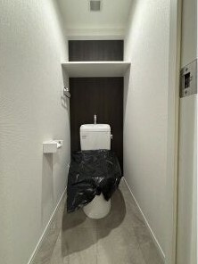 ラシュール・イン寺塚のその他|【新築】トイレ（上部収納棚・温水洗浄便座・手洗い付き）、とても綺麗で清潔感があります♪