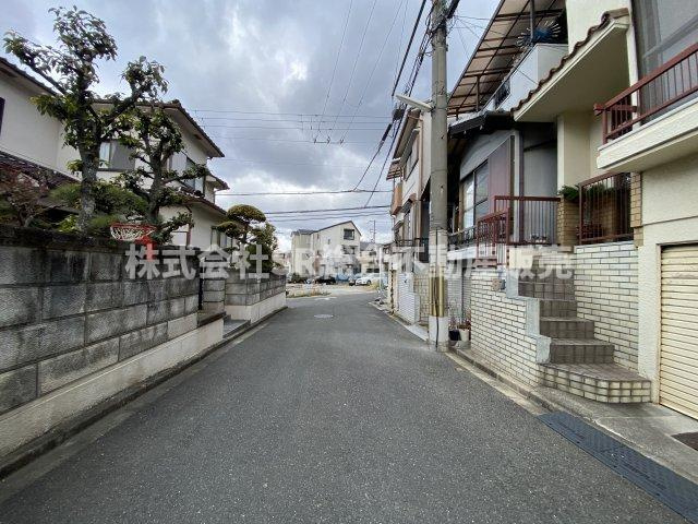六万寺町1丁目中古戸建の前面道路含む現地写真|前面道路含む現地写真です