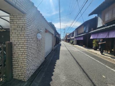 メゾンドゼフィールの周辺|前面道路
