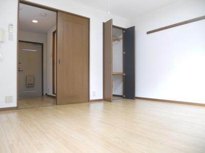 メゾンドゼフィールの居間・リビング