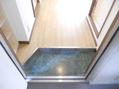 メゾンドゼフィールの玄関