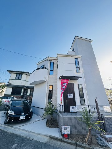 KAMAKURA RETREAT HOUSE ― 七里ガ浜、緑に包まれる杉板の家 ―の外観