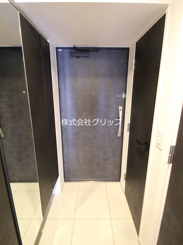 デュオステージ関内Ⅱの玄関