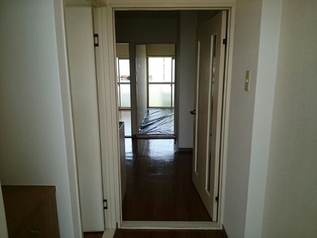 ウエスト・ビレッジⅡ番館の玄関