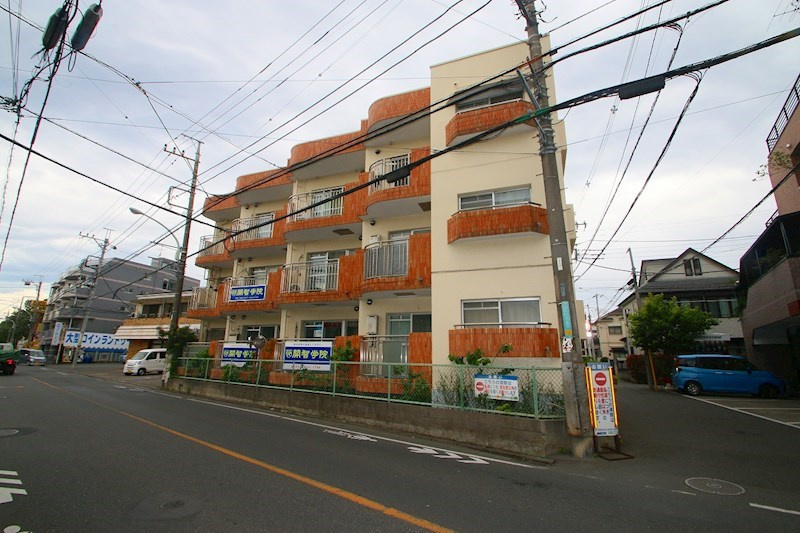 第2いづみマンションの外観