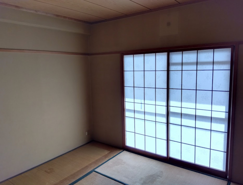 三島市谷田の中古マンションの和室|障子を通した光は柔らかく、部屋全体をやさしく照らします。プライバシーを守りつつ、自然な明るさを取り入れることができます。