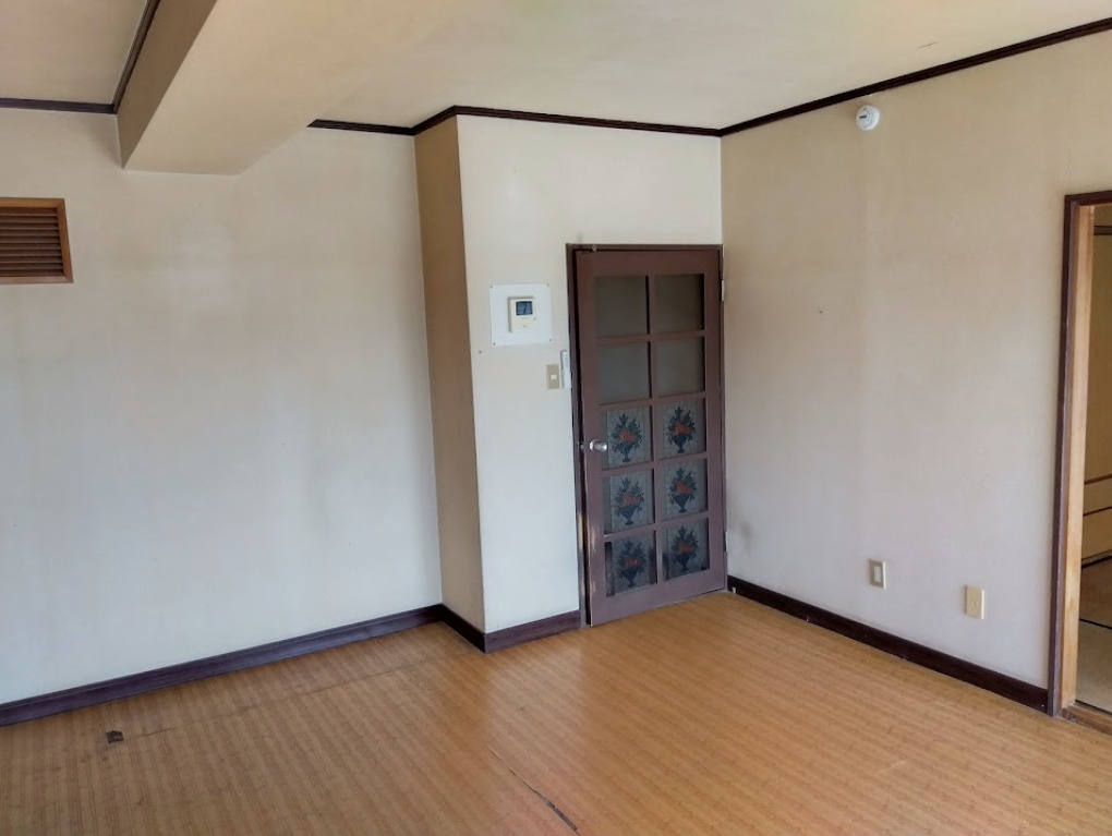 三島市谷田の中古マンションのその他|シンプルで使い勝手の良い洋室です。家具配置がしやすく、生活スタイルに合わせたレイアウトが可能です。