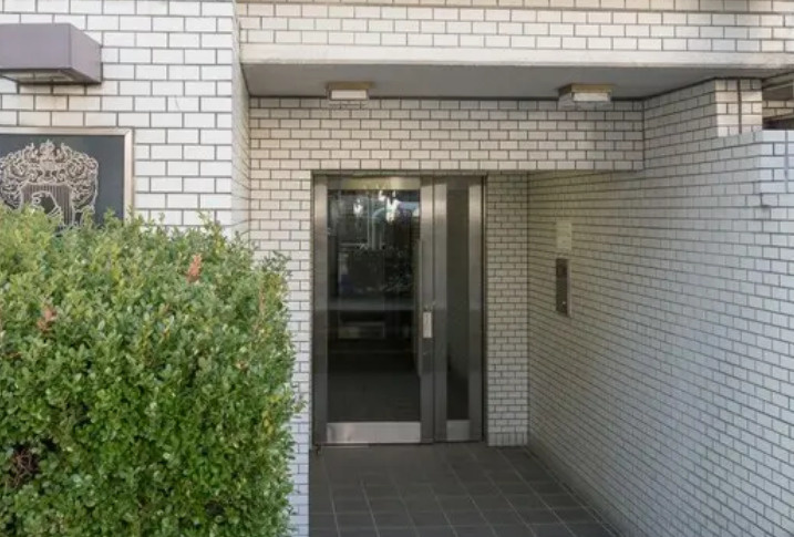 日興パレス西巣鴨公園のエントランス