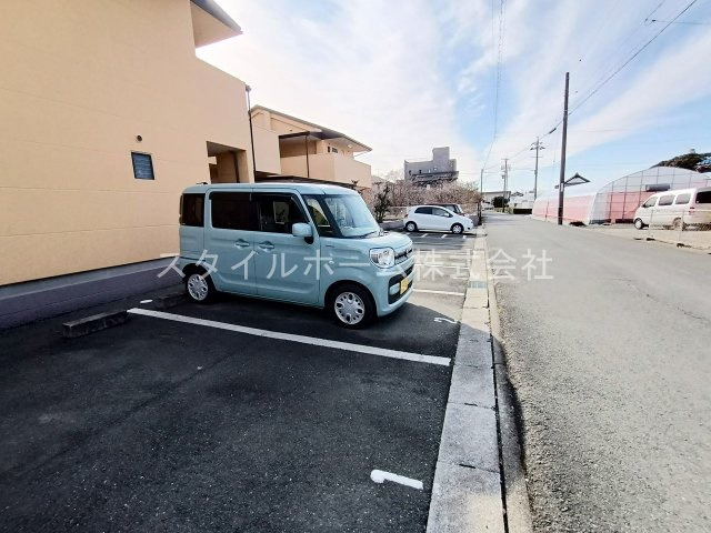 アゼリア２１の駐車場