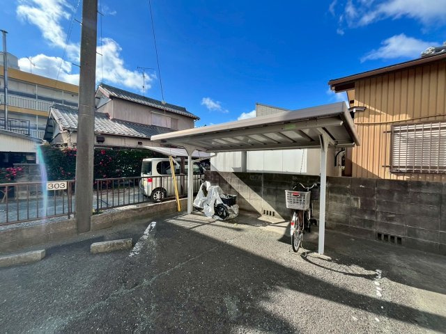 ハイツ寿の駐車場