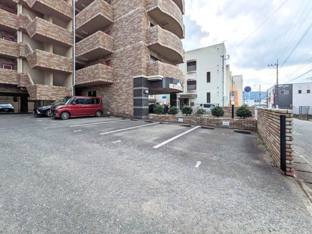オリンピア那珂川の駐車場|☆広々駐車場、敷地内駐車場有♪
