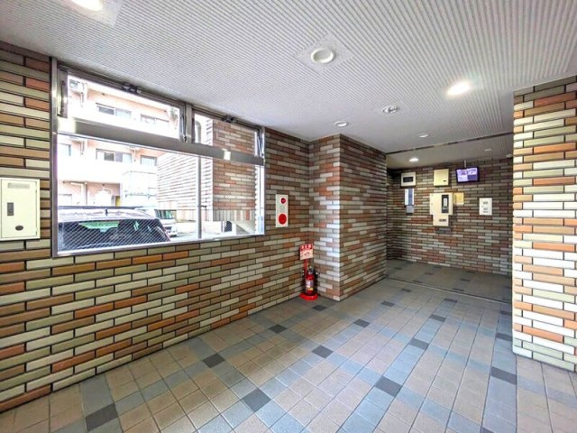 オリンピア那珂川のエントランス|☆防犯も安心のオートロックエントランス！防犯カメラ完備♪