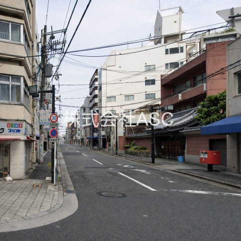 ニュー上六ビルの周辺