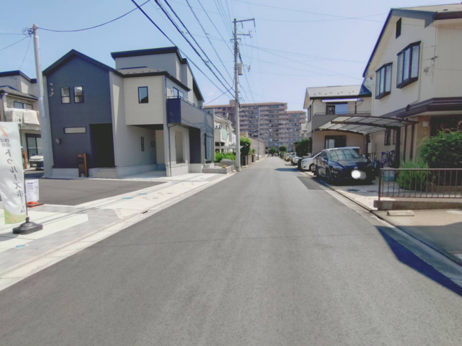 【前面道路含む現地写真】 | 川越市藤原町　新築戸建て　全5棟 | 前面道路　公道　幅員６．０ｍ