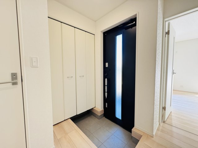 葛飾区水元４丁目新築戸建【水元小学校：5分】の玄関|玄関ホール・シューズクローゼット