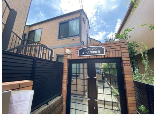 ルームズ中野B棟のエントランス|清潔なエントランスです