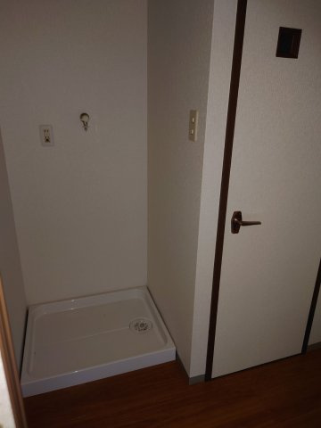 串間市大字西方のアパートの洗面所