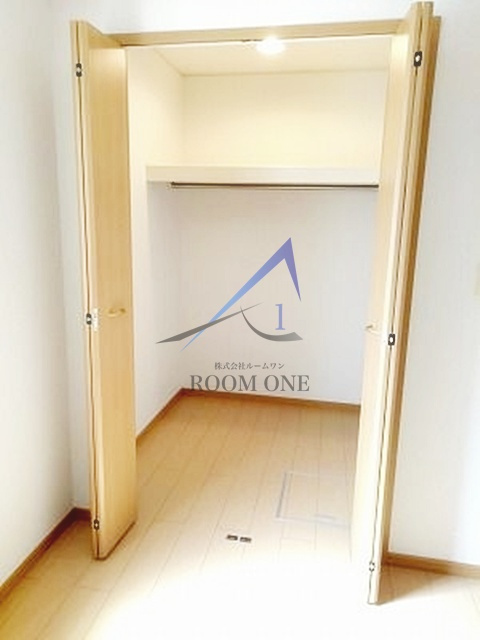 グランツ・西新井の収納|ウォークインクローゼットです。