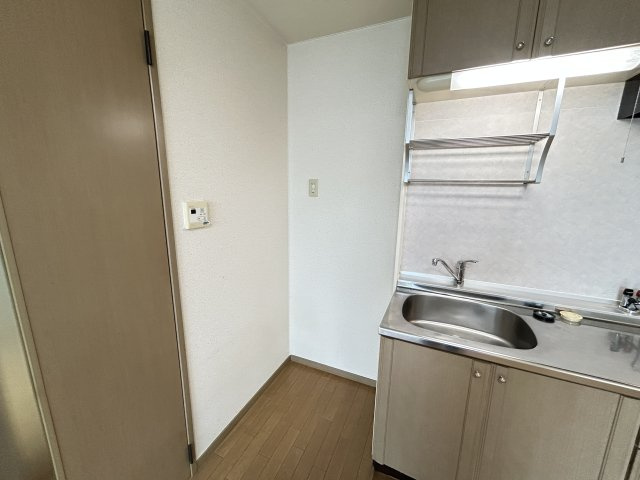 エントピア梅美Bのキッチン|冷蔵庫置き場です