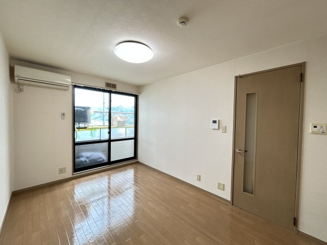 エントピア梅美Bの居間・リビング|使いやすい居間です