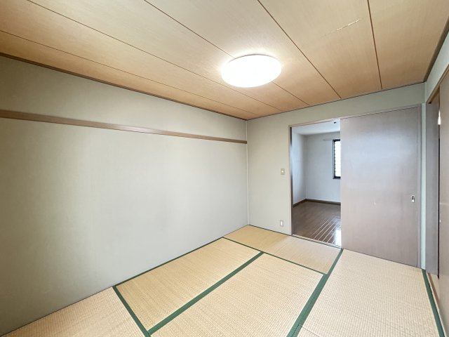 エントピア梅美Bの和室|和室ならではの温かな和の空間で寛ぎの時間を過ごせます