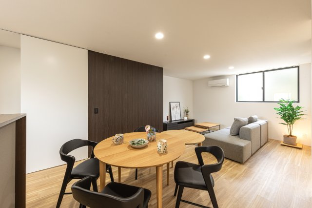 仮）八女　戸建て　ガレージ付き　賃貸住宅の居間・リビング|※完成イメージ
