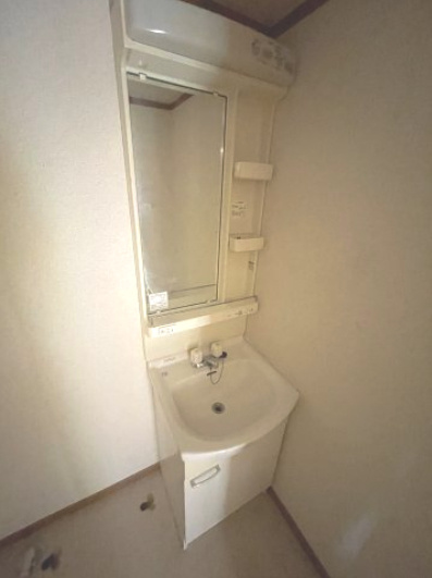 狛江市中和泉１丁目のアパートの洗面所