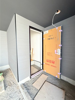 RENATUS La Paixの玄関