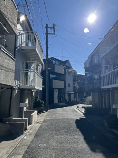 【前面道路含む現地写真】 | 江戸川区南小岩２丁目 売戸建 | 南西側公道(42条1項1号)幅員約4.0ｍ