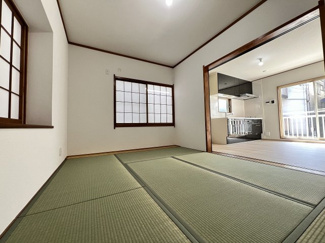 【和室】 | 江戸川区南小岩２丁目 売戸建 | 可動式ルーバー窓の６帖和室♪