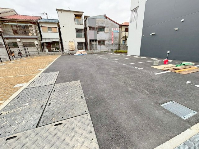 エステムコート新大阪16パルスの駐車場