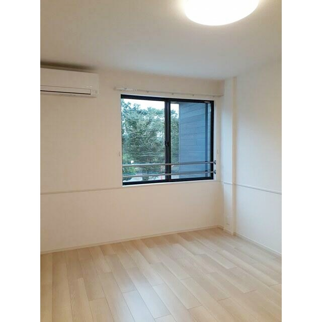 メナージュ・リアンの居間・リビング|日当たり良好♪南向きのリビング