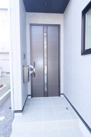 郡山市八山田6丁目　　  ２号棟　　　行徳小学校、行健中学区　の玄関