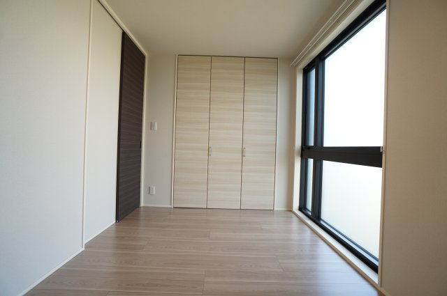 グランシエルの洋室|北洋室にはワイドなクローゼット♪