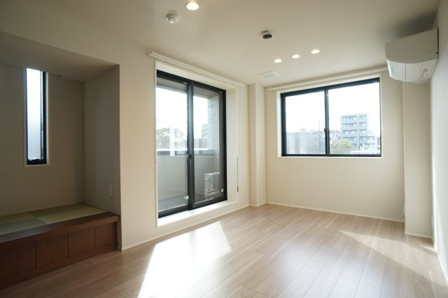 グランシエルの居間・リビング|明るいリビングは眺望も良好♪