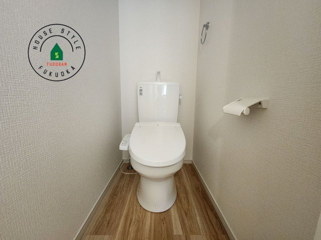 福岡市西区愛宕1丁目第3-2棟（1号棟）　の内観：施工例|温水洗浄便座を完備しております。2ヶ所にトイレがあるのは朝の慌ただしい時間も安心です。