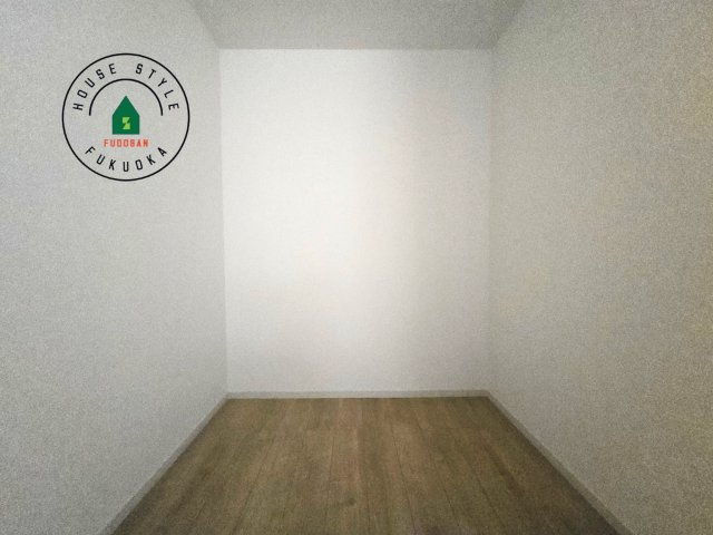 福岡市西区愛宕1丁目第3-2棟（1号棟）　の内観：施工例|洋服や大きな荷物が多い方や人数の多いご家族などは、一般的なクローゼットよりもウォークインクローゼットのほうが使い勝手が良いです。