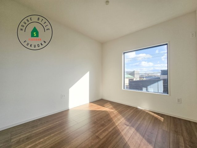 福岡市西区愛宕1丁目第3-2棟（1号棟）　の内観：施工例|採光良好な洋室は全居室、複層ガラスの遮熱効果と断熱効果で、一年中快適に過ごせます。