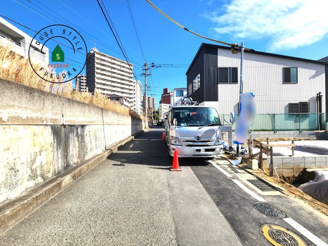 福岡市西区愛宕1丁目第3-2棟（1号棟）　の前面道路含む現地写真|前面道路です。