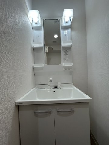 【賃貸アパート】エバーズ鶴ヶ島の独立洗面台|使いやすい独立洗面台です