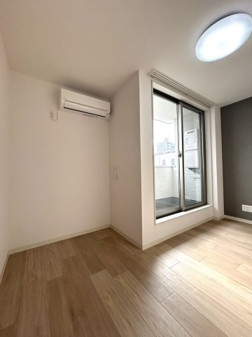 【賃貸アパート】エバーズ鶴ヶ島の寝室|開放的な寝室です