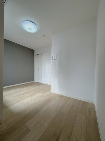 【賃貸アパート】エバーズ鶴ヶ島の寝室|広くて明るい寝室